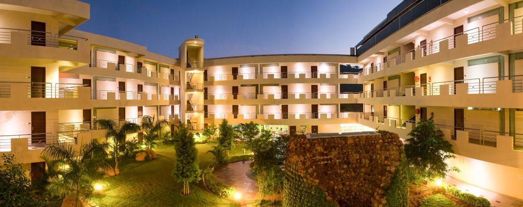 Sterling Yelagiri Exterior foto